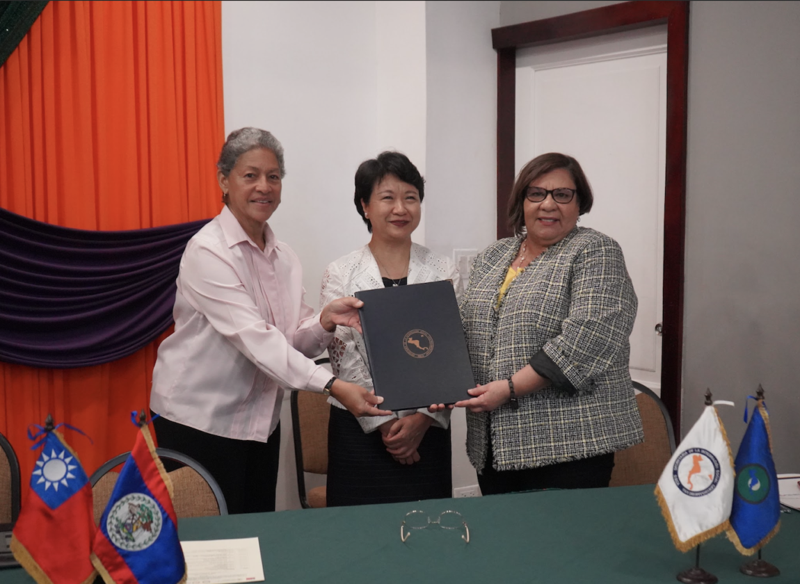 Minister-Dolores-Balderamos-Ambassador-Lily-Li-Wen-Hsu-and-Anita-Zetina-from-SISCA.png