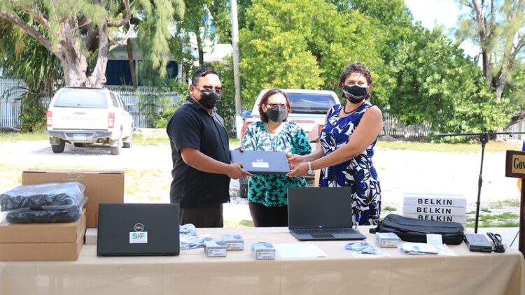 MoECST Receives Donation of Laptops from SIF